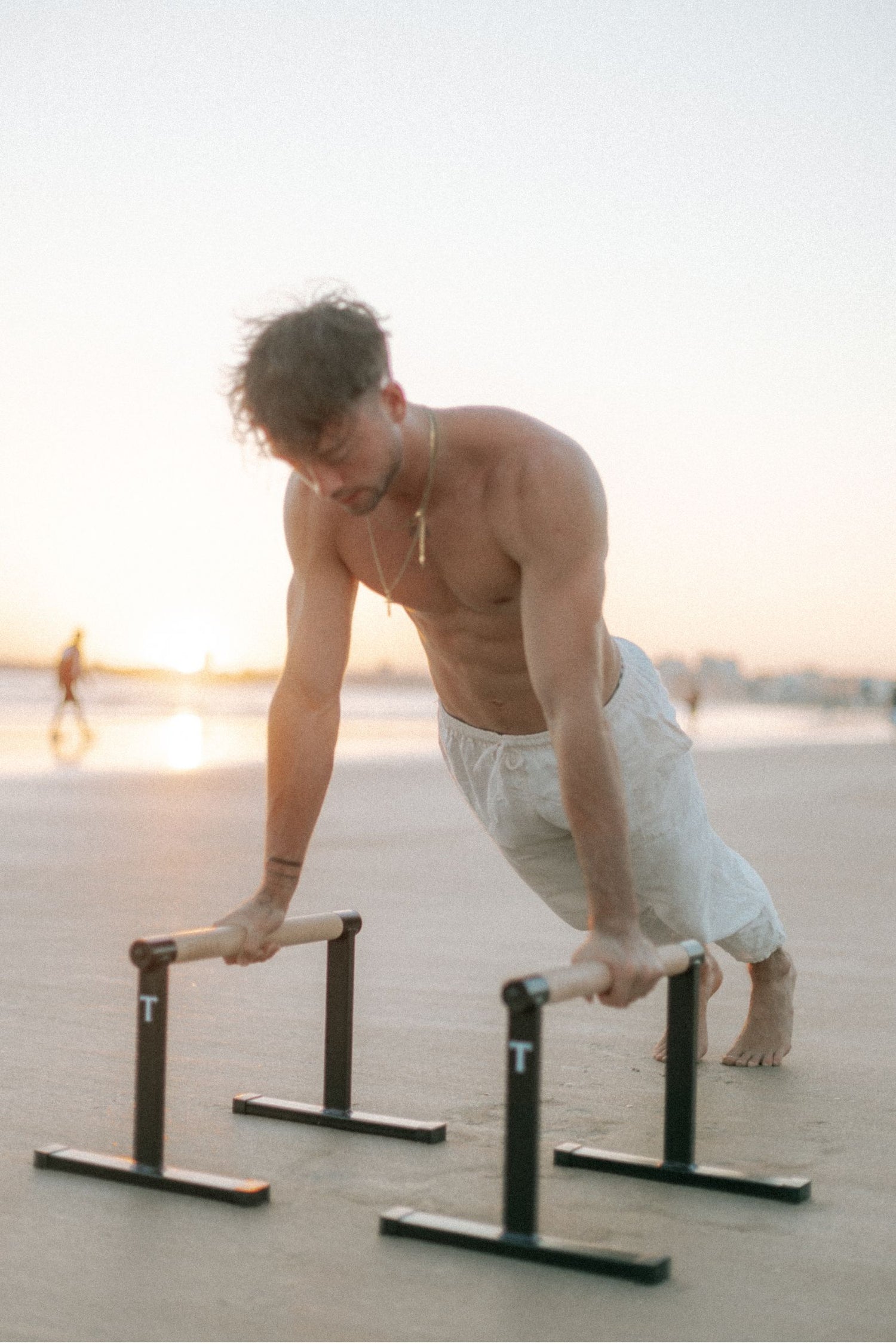 Calisthénics Musculation Flexibilité Endurance Force Pompes Tractions Abdos Squats Pull-up Planche Gainage Progression Barre fixe Poids du corps Stretching Agilité Cardio Full body Développement musculaire